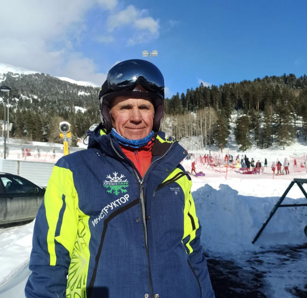 Инструктор по горным лыжам в Архызе поселок Романтик (Индивидуально)